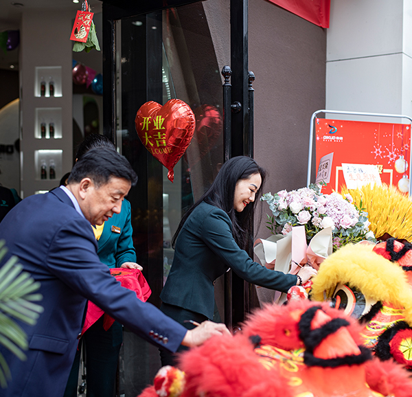 热烈祝贺河南郑州市场周素红店开业大吉